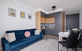 Przestronny Apartament Z Balkonem By Noclegi Renters